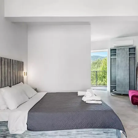 Papatsas Center Nydri (Lefkada)